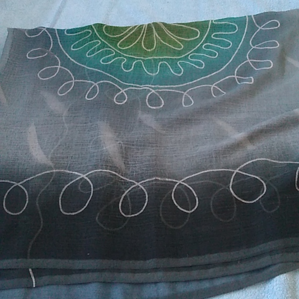 Sarong - Picture 2 of 7